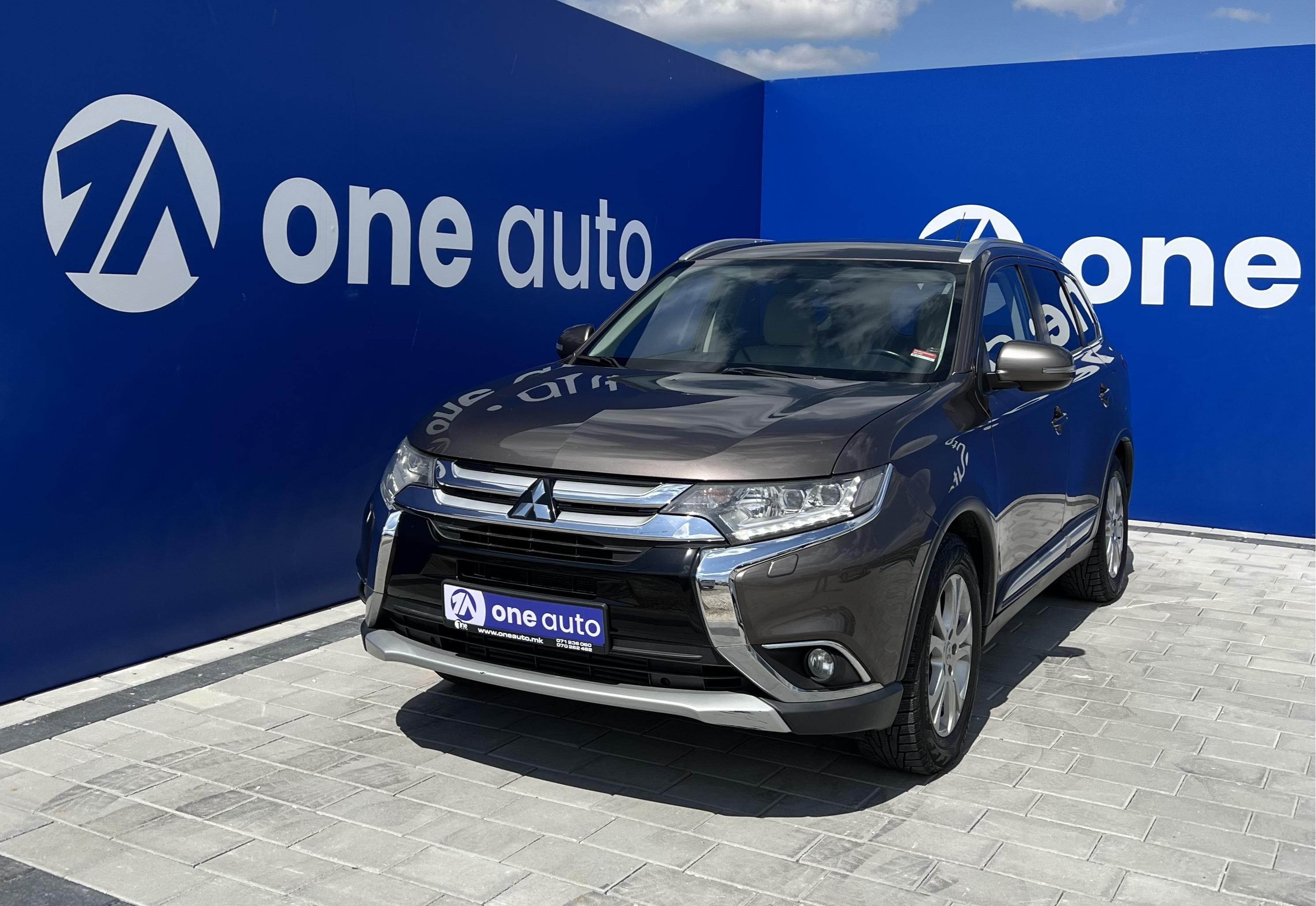 Mitsubishi Outlander   - 2015