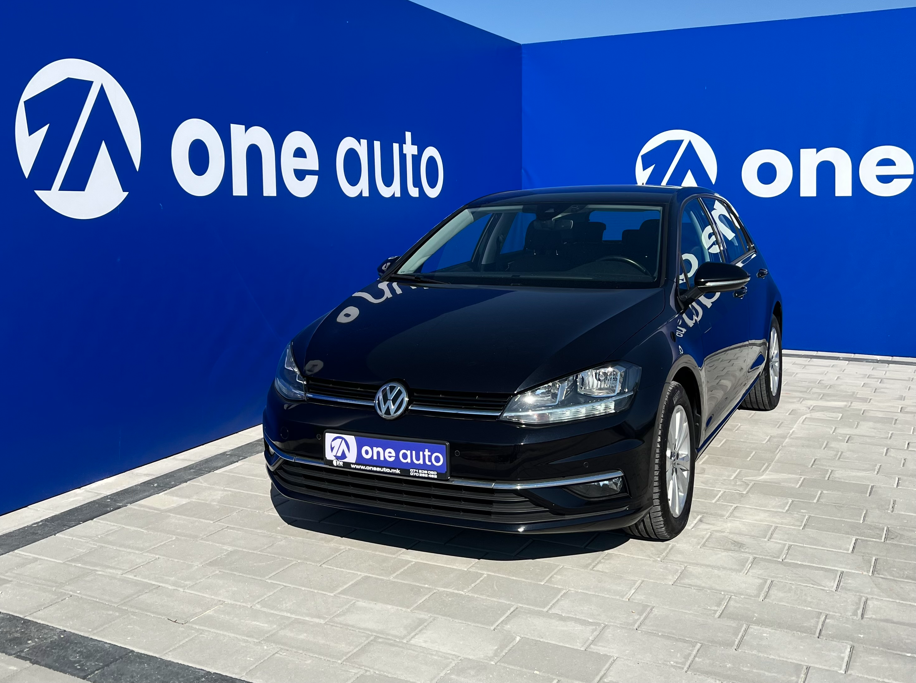 Volkswagen Golf   - 2018