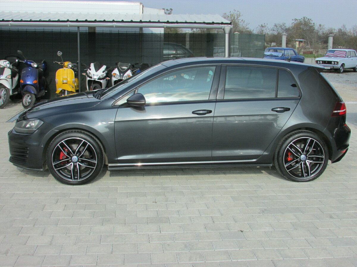 Volkswagen Golf   - 2014