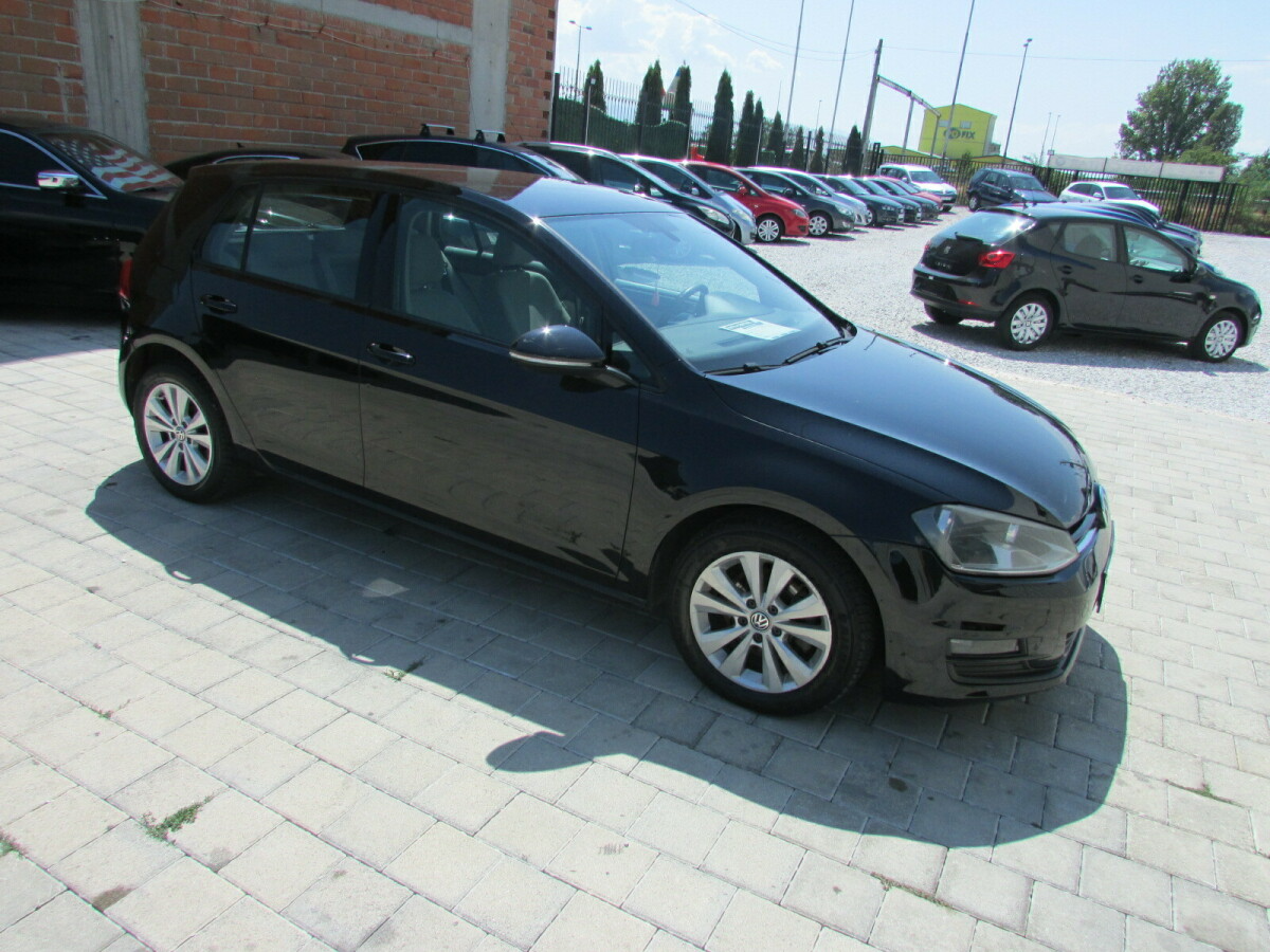 Volkswagen Golf   - 2014