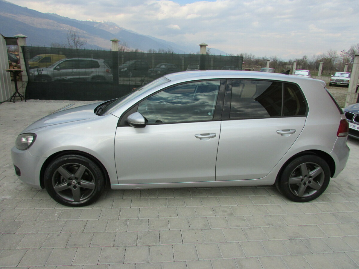 Volkswagen Golf   - 2010