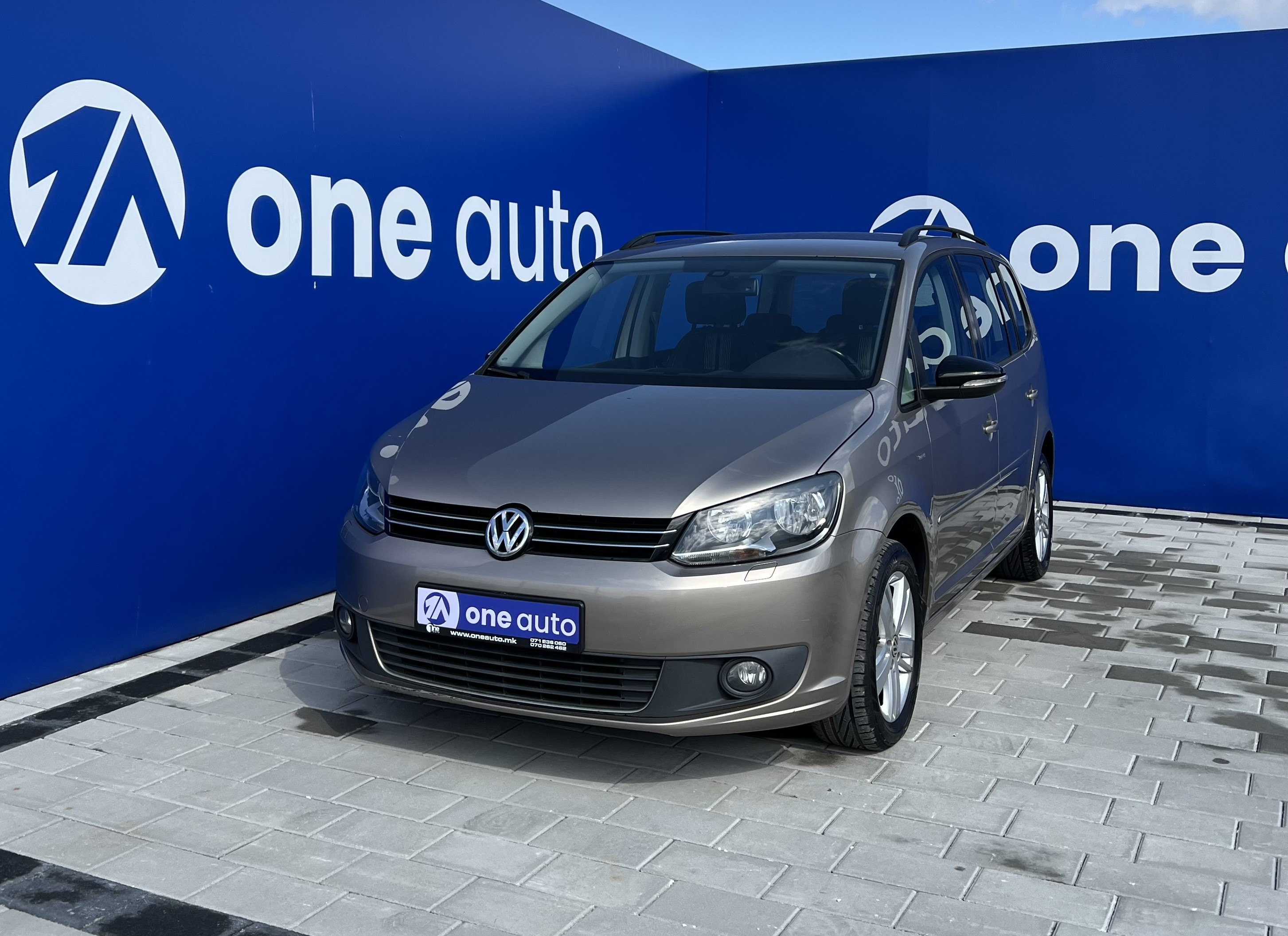 Volkswagen Touran   - 2012