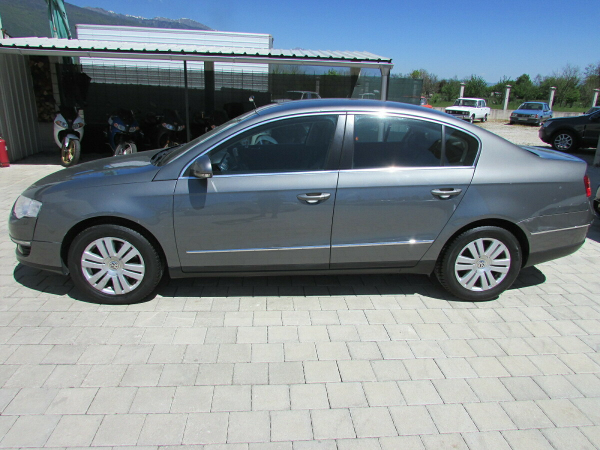 Volkswagen Passat   - 2007