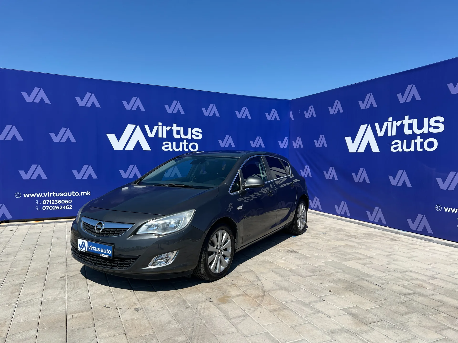 Opel Astra   - 2010