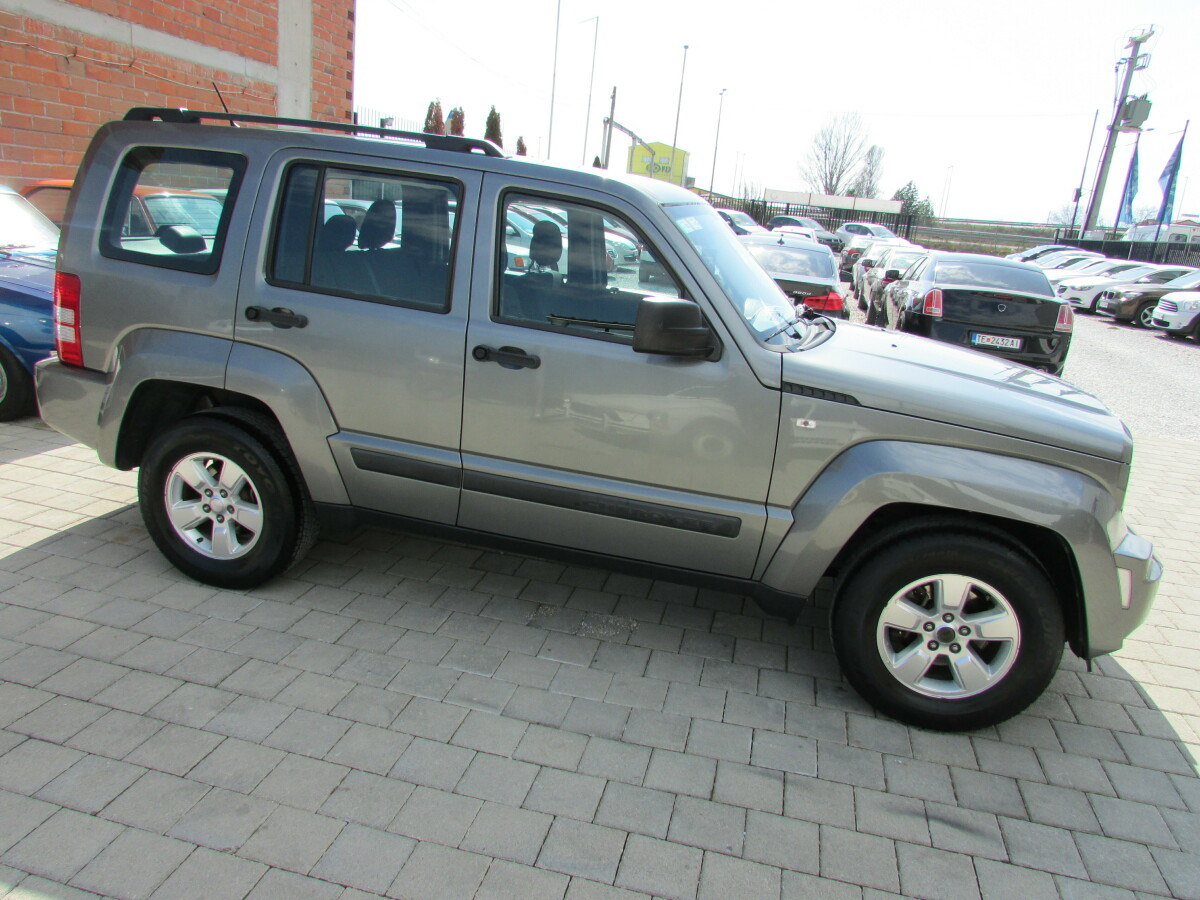 Jeep Cherokee   - 2012