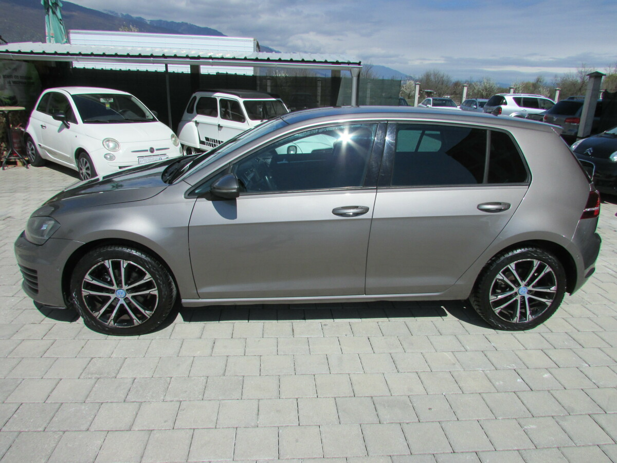 Volkswagen Golf   - 2013