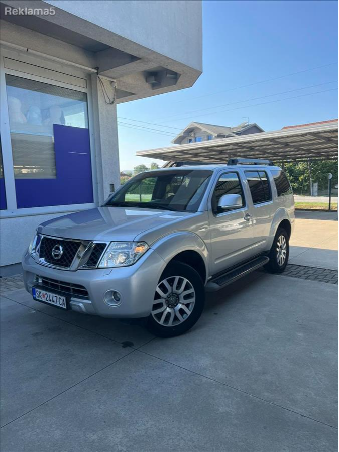 Nissan Pathfinder   - 2011