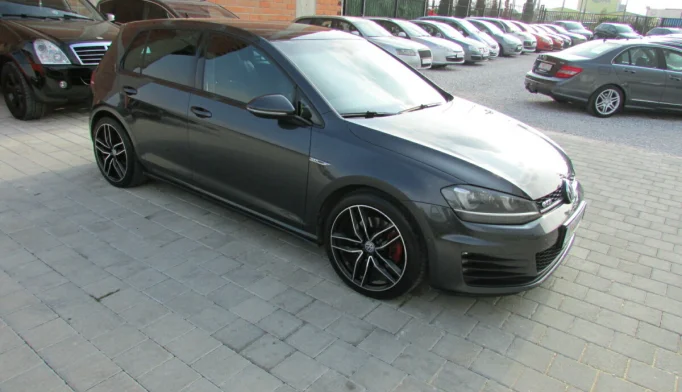 Volkswagen Golf  - 2014