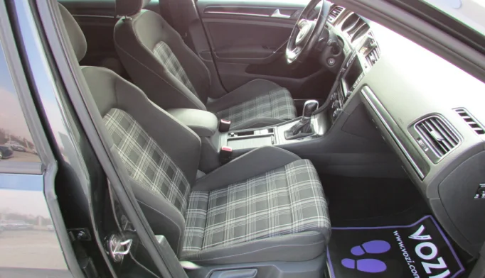 Volkswagen Golf  - 2014