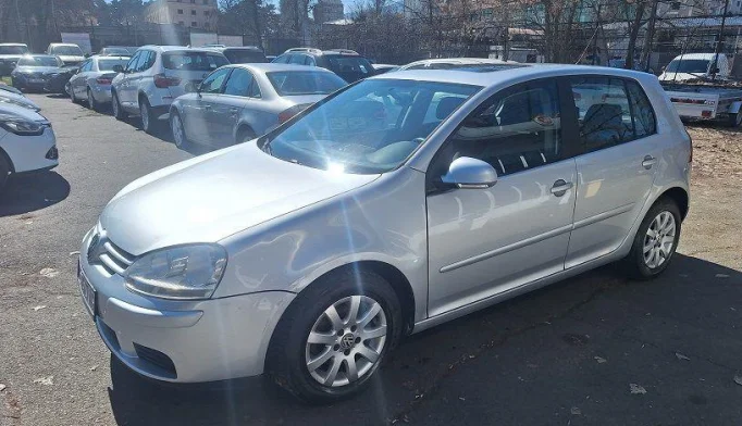 Volkswagen Golf  - 2005