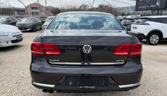 Volkswagen Passat  - 2011