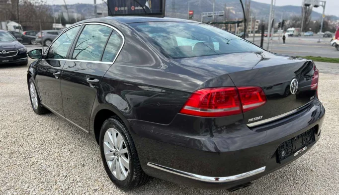 Volkswagen Passat  - 2011