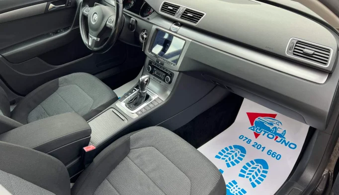 Volkswagen Passat  - 2011