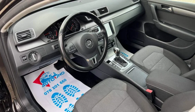 Volkswagen Passat  - 2011