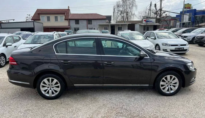 Volkswagen Passat  - 2011