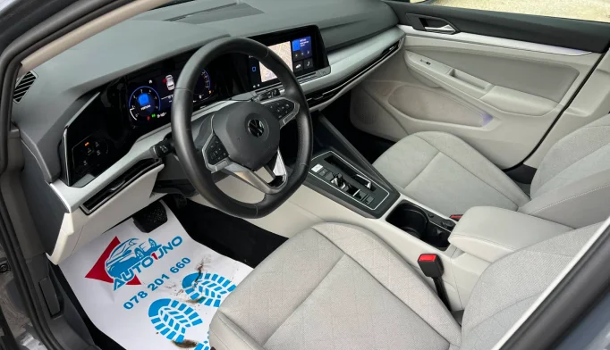Volkswagen Golf  - 2020