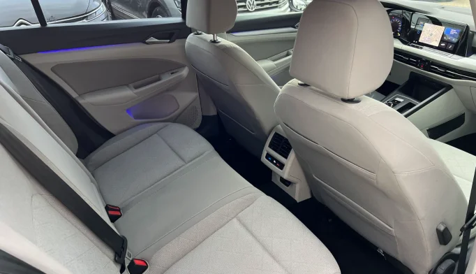 Volkswagen Golf  - 2020