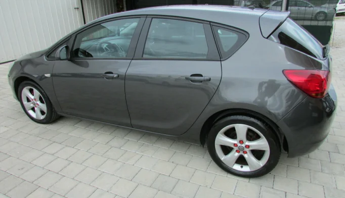 Opel Astra  - 2012