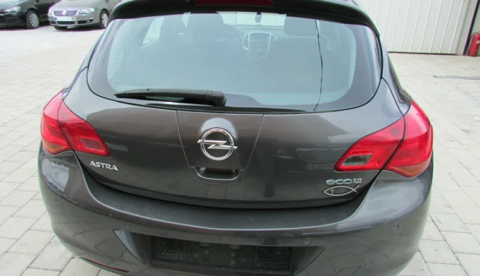 Opel Astra  - 2012