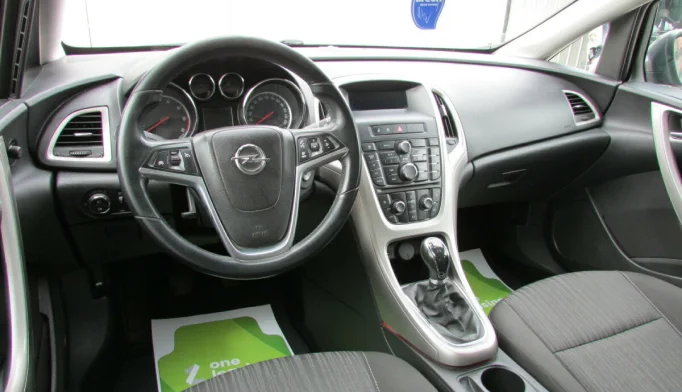 Opel Astra  - 2012