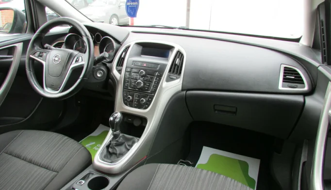 Opel Astra  - 2012