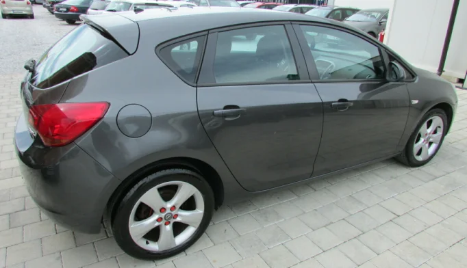 Opel Astra  - 2012