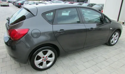 Opel Astra  - 2012