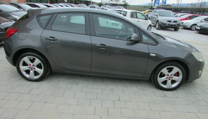 Opel Astra  - 2012