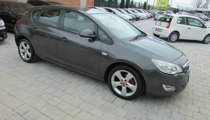 Opel Astra  - 2012