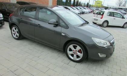 Opel Astra  - 2012