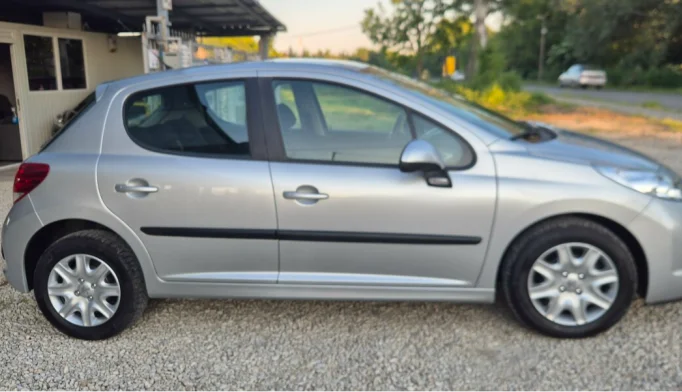 Peugeot 207  - 2011