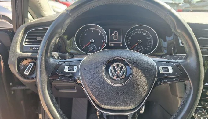 Volkswagen Golf  - 2013