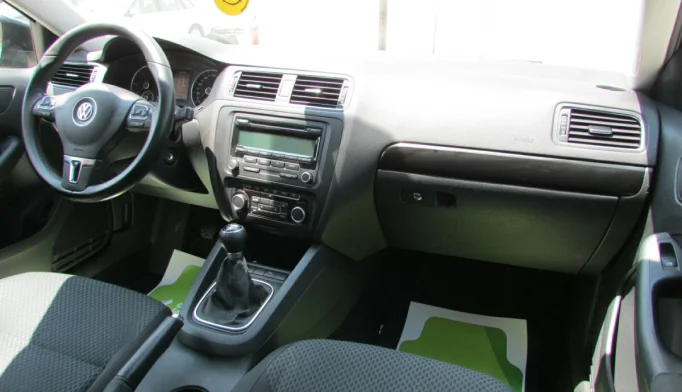 Volkswagen Jetta  - 2011