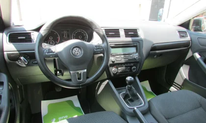 Volkswagen Jetta  - 2011