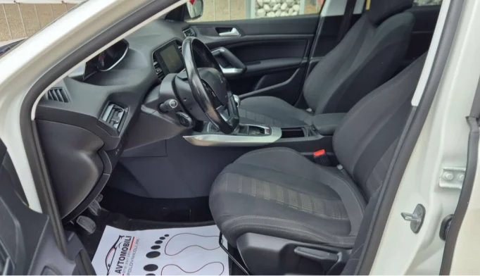 Peugeot 308  - 2015