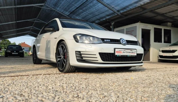 Volkswagen Golf  - 2015