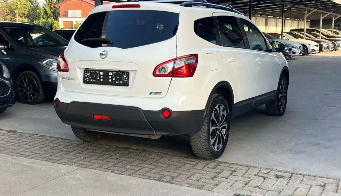 Nissan Qashqai+2  - 2013