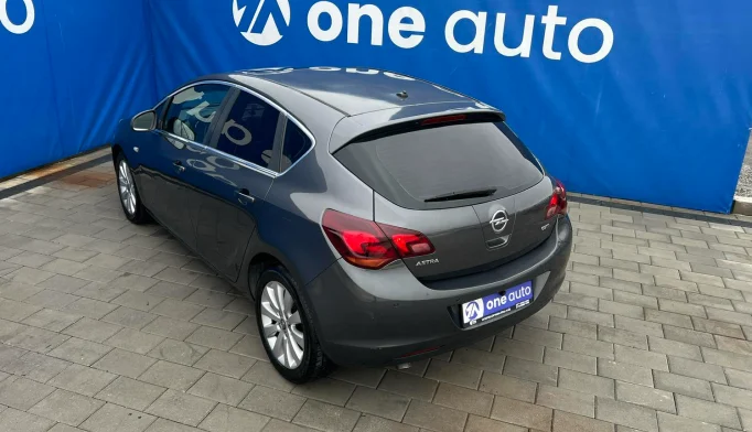Opel Astra  - 2010