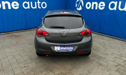 Opel Astra  - 2010