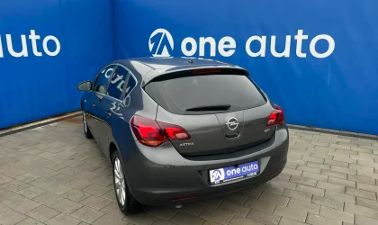 Opel Astra  - 2010