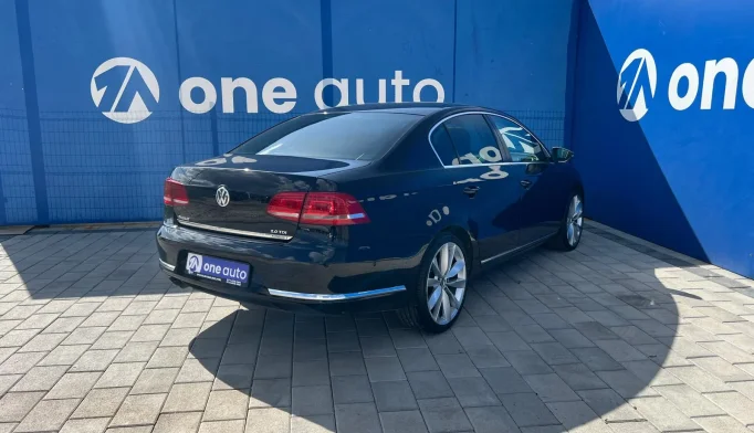 Volkswagen Passat  - 2011