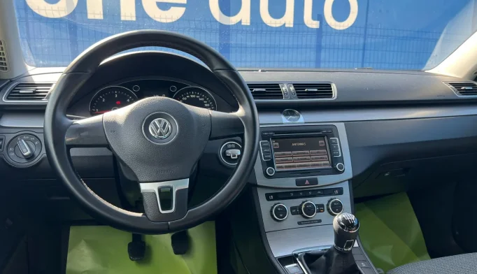 Volkswagen Passat  - 2011