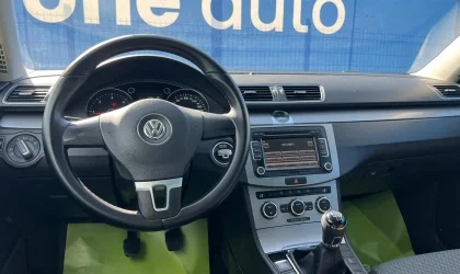 Volkswagen Passat  - 2011