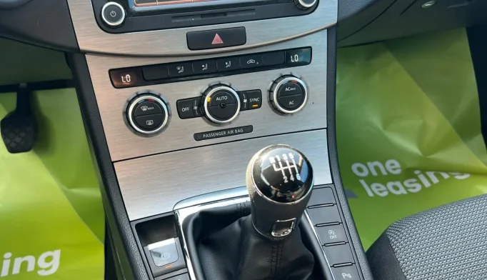 Volkswagen Passat  - 2011