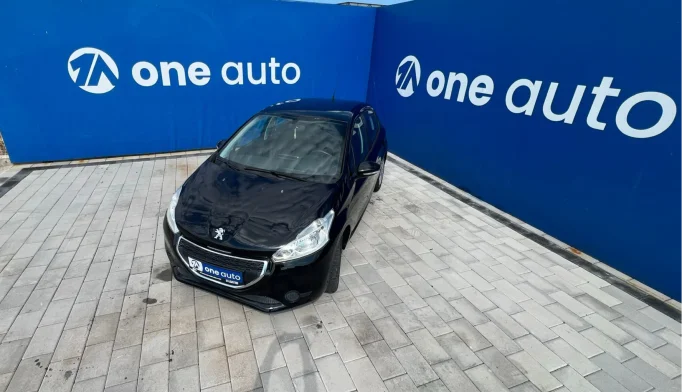 Peugeot 208  - 2012