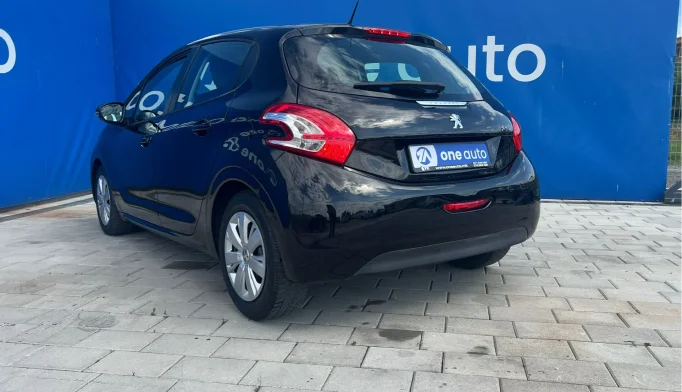 Peugeot 208  - 2012