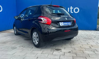 Peugeot 208  - 2012