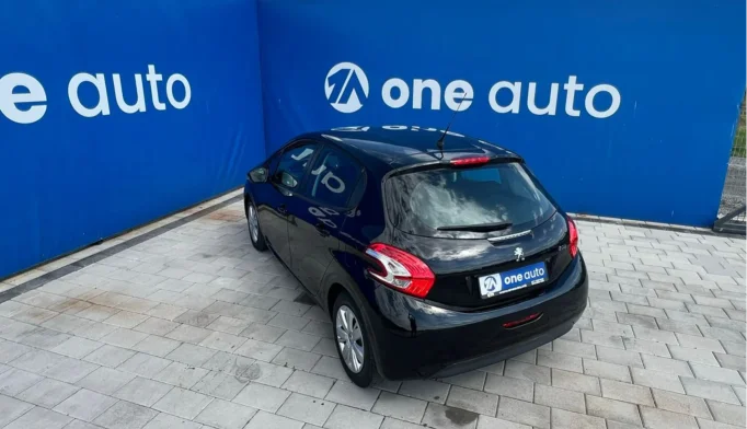Peugeot 208  - 2012
