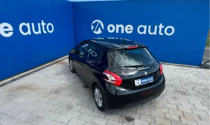 Peugeot 208  - 2012