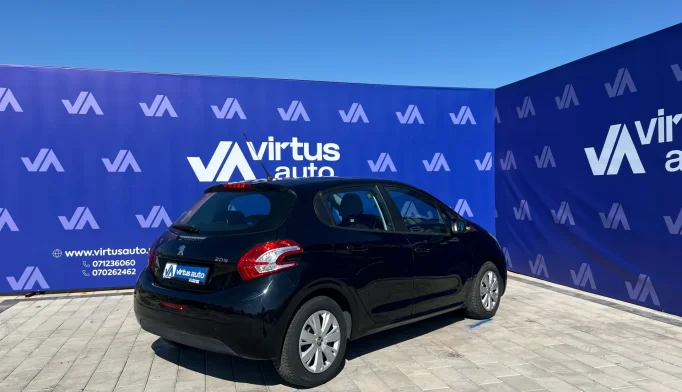 Peugeot 208  - 2012